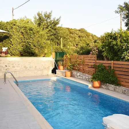 Dom wakacyjny Eco With Pool