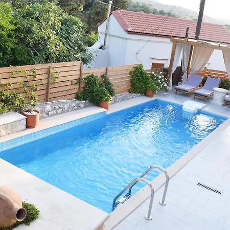 Dom wakacyjny Eco With Pool